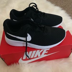 Nike tanjun size 3